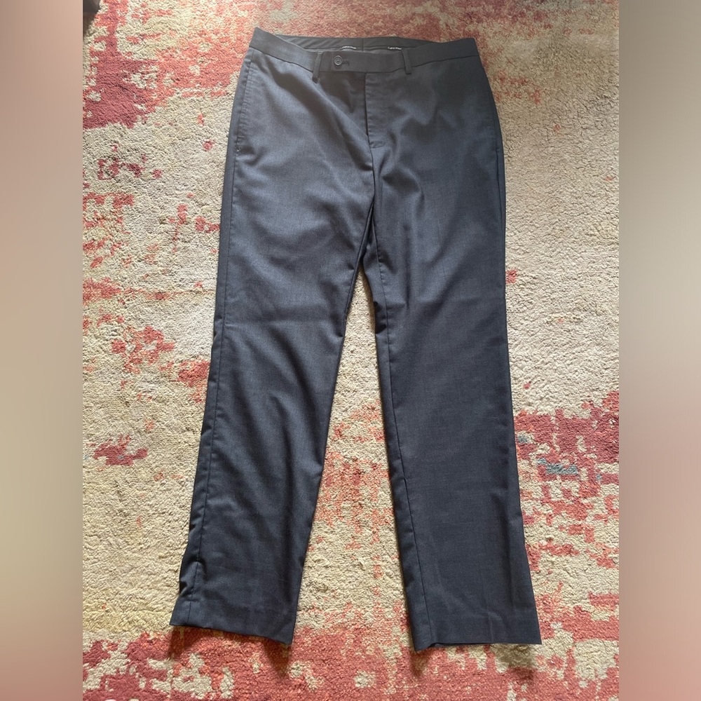 Men’s Calvin Klein Slim Fit dark grey.P33W x 30L.  Barely used.Good condition